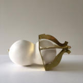 BON SIGNE 2, 2018, acrylaathars-messing, H 18 cm   IN PRIVÉBEZIT