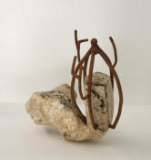 FOLLY 2, 2019, travertijn-ijzer, H 30 cm.